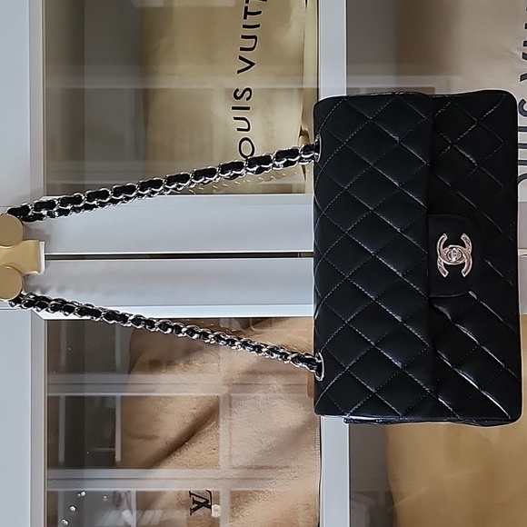 Chanel Classic Double Flap Lambskin Small SHW Authentic - Picture 14 of 15